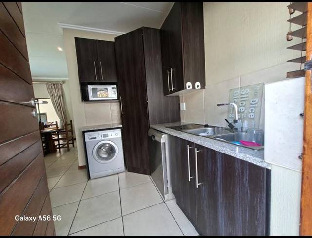 5 BEDROOM HOUSE FOR SALE IN KYALAMI HILLS